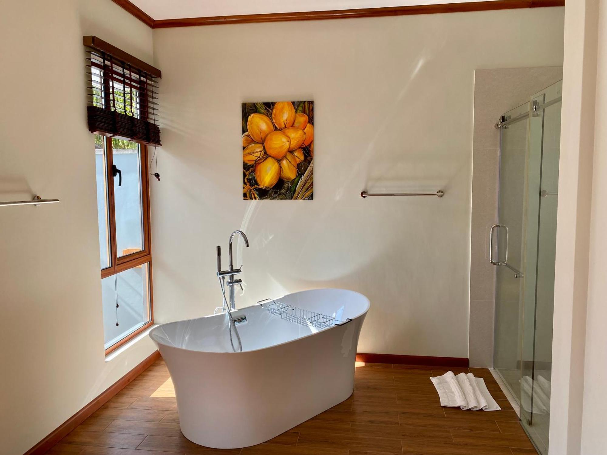 Anse Soleil Beachcomber Hotel And Self Catering Baie Lazare  Exterior photo